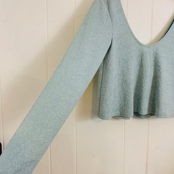 UO | Kimchi Blue Scoop Longsleeve Crop Top - Picture 5 of 6